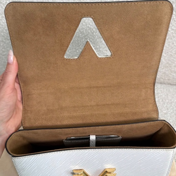 Authentic Louis Vuitton Twist MM - Picture 13 of 16